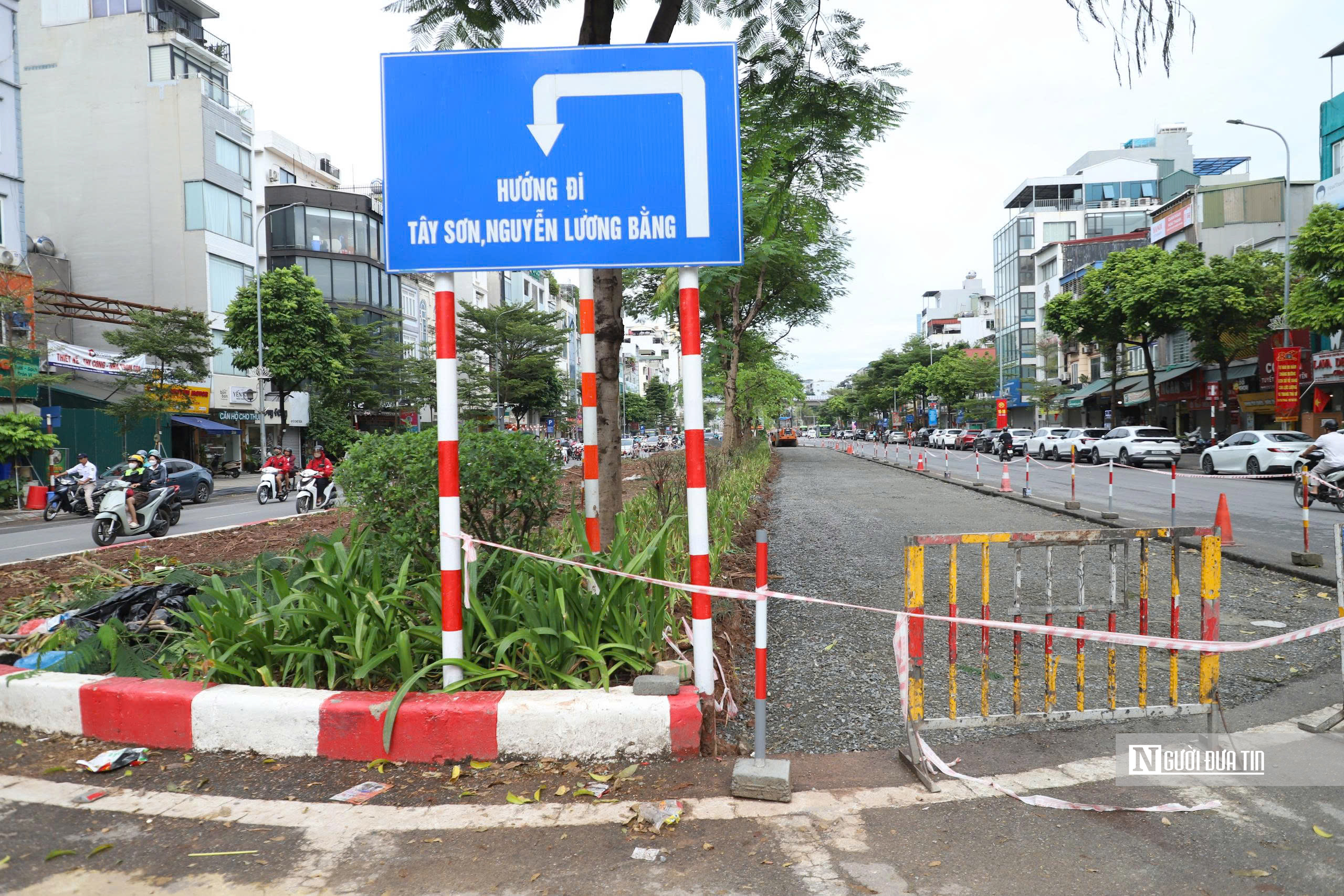 Hà Nội bắt đầu xén dải phân cách, mở rộng đường Ô Chợ Dừa- Ảnh 1.