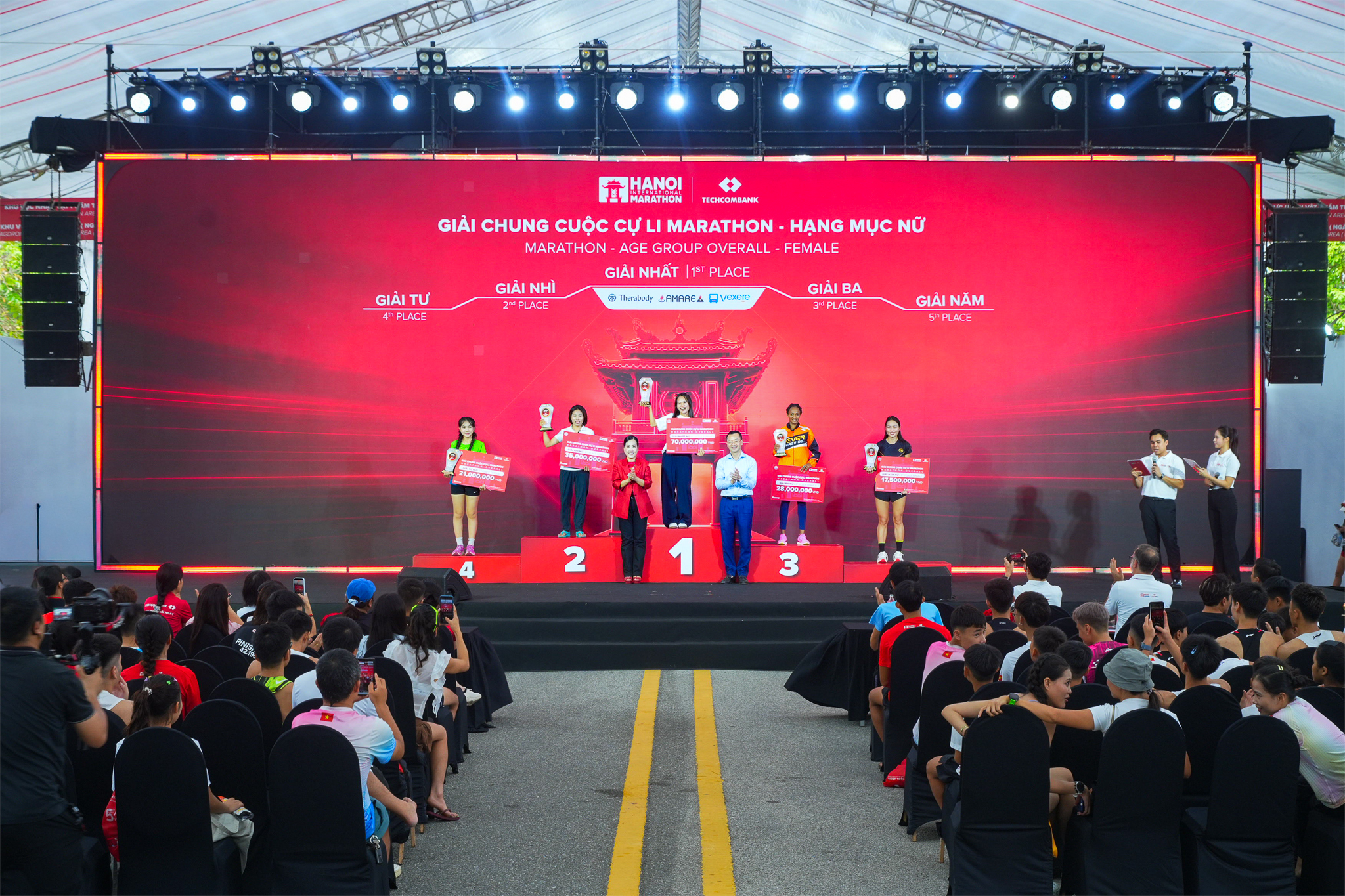 Bứt phá kỷ lục tại giải Marathon Quốc tế Hà Nội Techcombank Mùa thứ 5 - Ảnh 7.