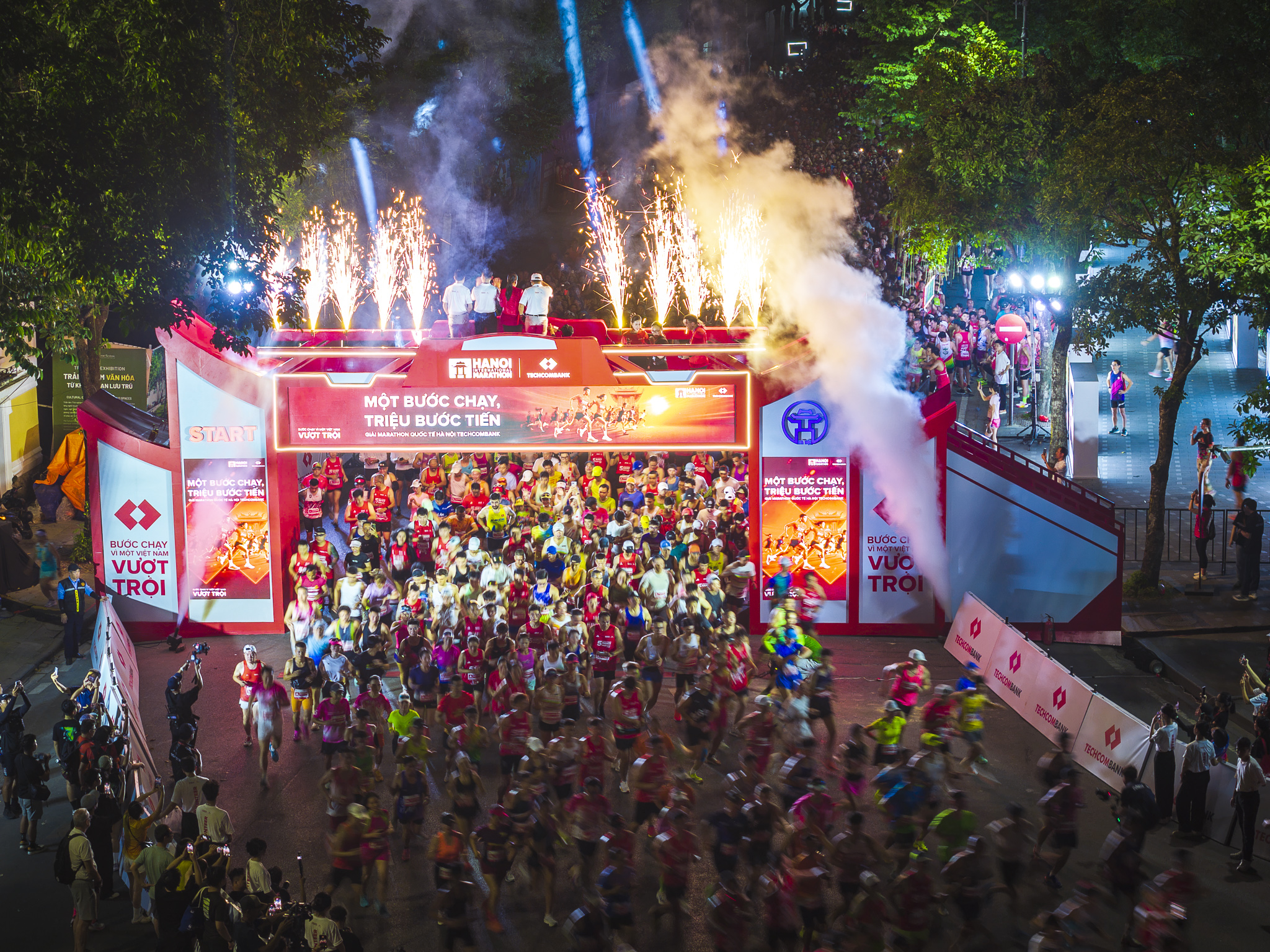 Bứt phá kỷ lục tại giải Marathon Quốc tế Hà Nội Techcombank Mùa thứ 5 - Ảnh 9.