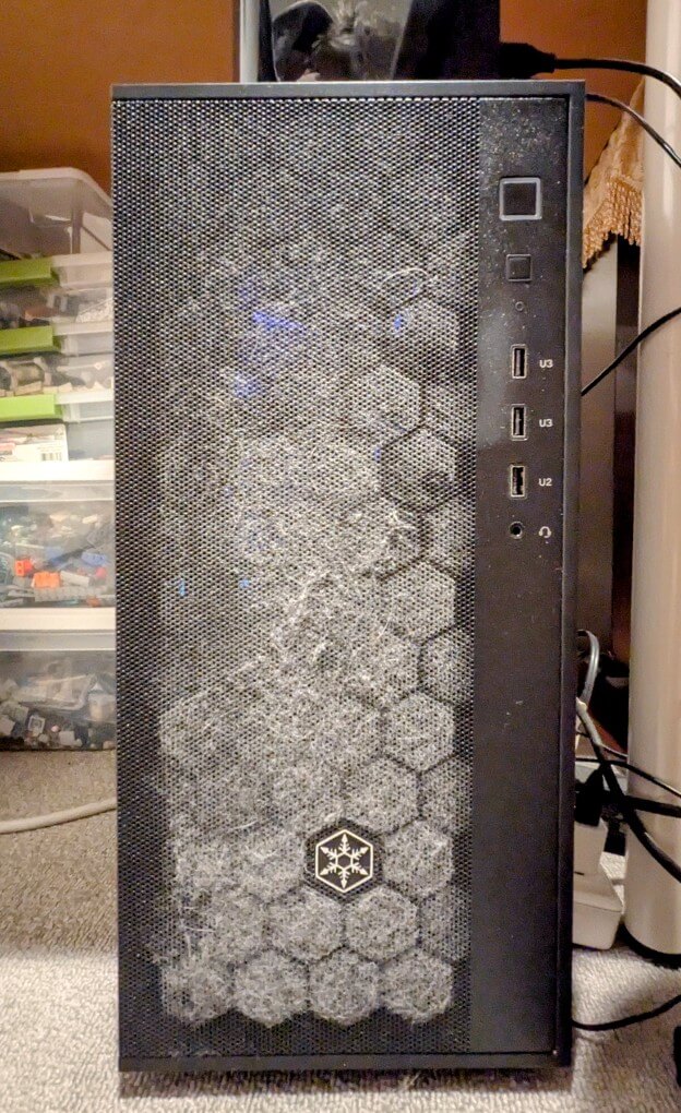 Đặt case PC trực tiếp dưới sàn nhà, tiềm ẩn rủi ro nhiều người không để ý đến- Ảnh 1.