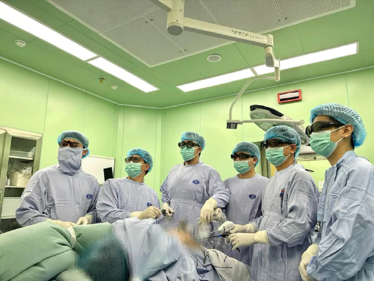 Có dấu hiệu này, người phụ nữ 45 tuổi đi khám bất ngờ phát hiện 2 bệnh ung thư- Ảnh 1.