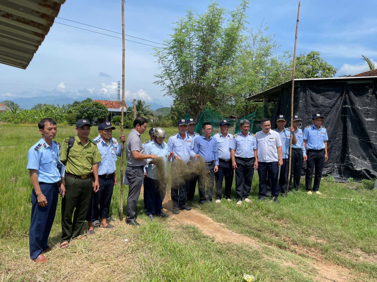 Tăng cường kiểm tra, kiên quyết xử lý bẫy bắt chim yến tại Ninh Hoà - Ảnh 2.