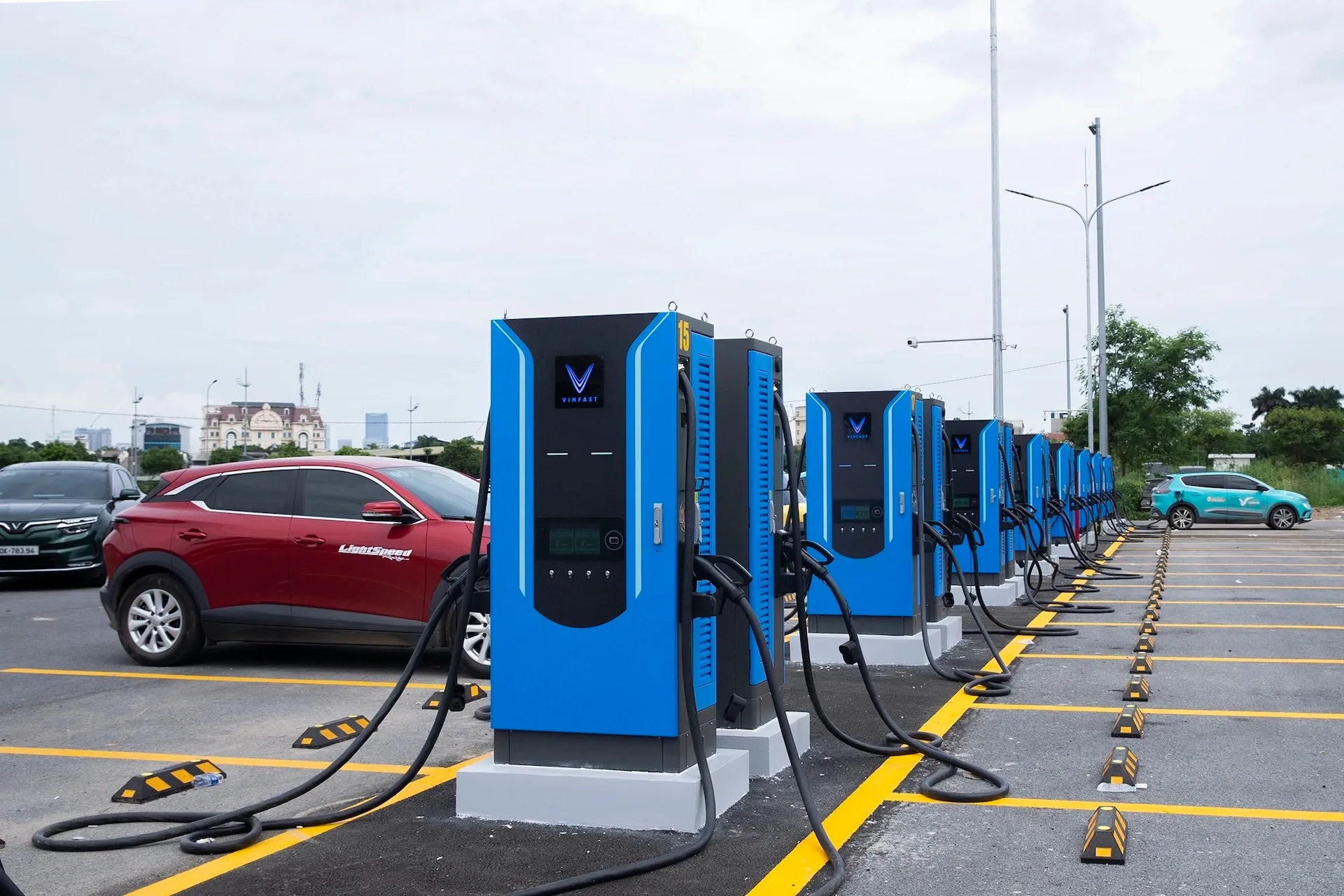 Chuẩn hóa kỹ thuật, doanh nghiệp vẫn được chủ động khai thác trạm sạc xe điện - Ảnh 2.