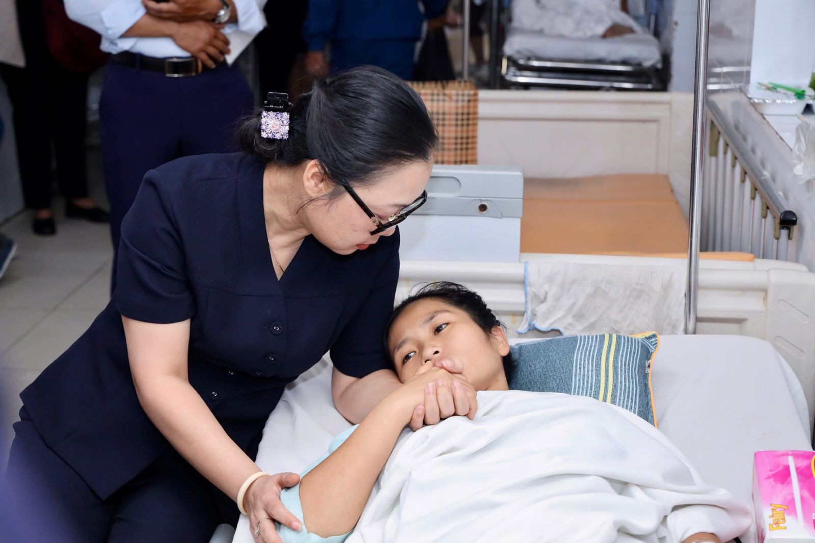 Cô giáo mất một chân khi cứu học trò nhận Giải thưởng Thanh niên sống đẹp- Ảnh 1.