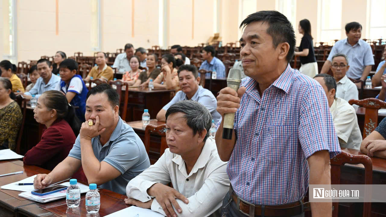 Cử tri phường Đồng Ph&uacute; kiến nghị th&aacute;o gỡ vướng mắc đất đai, giao th&ocirc;ng- Ảnh 4.