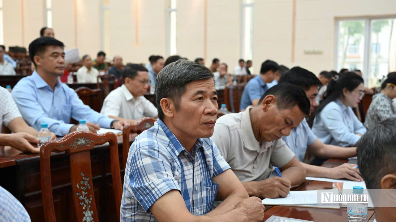 Cử tri phường Đồng Ph&uacute; kiến nghị th&aacute;o gỡ vướng mắc đất đai, giao th&ocirc;ng- Ảnh 5.