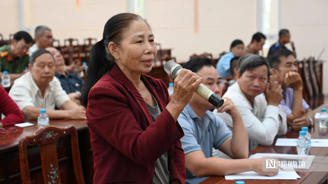 Cử tri phường Đồng Ph&uacute; kiến nghị th&aacute;o gỡ vướng mắc đất đai, giao th&ocirc;ng- Ảnh 6.