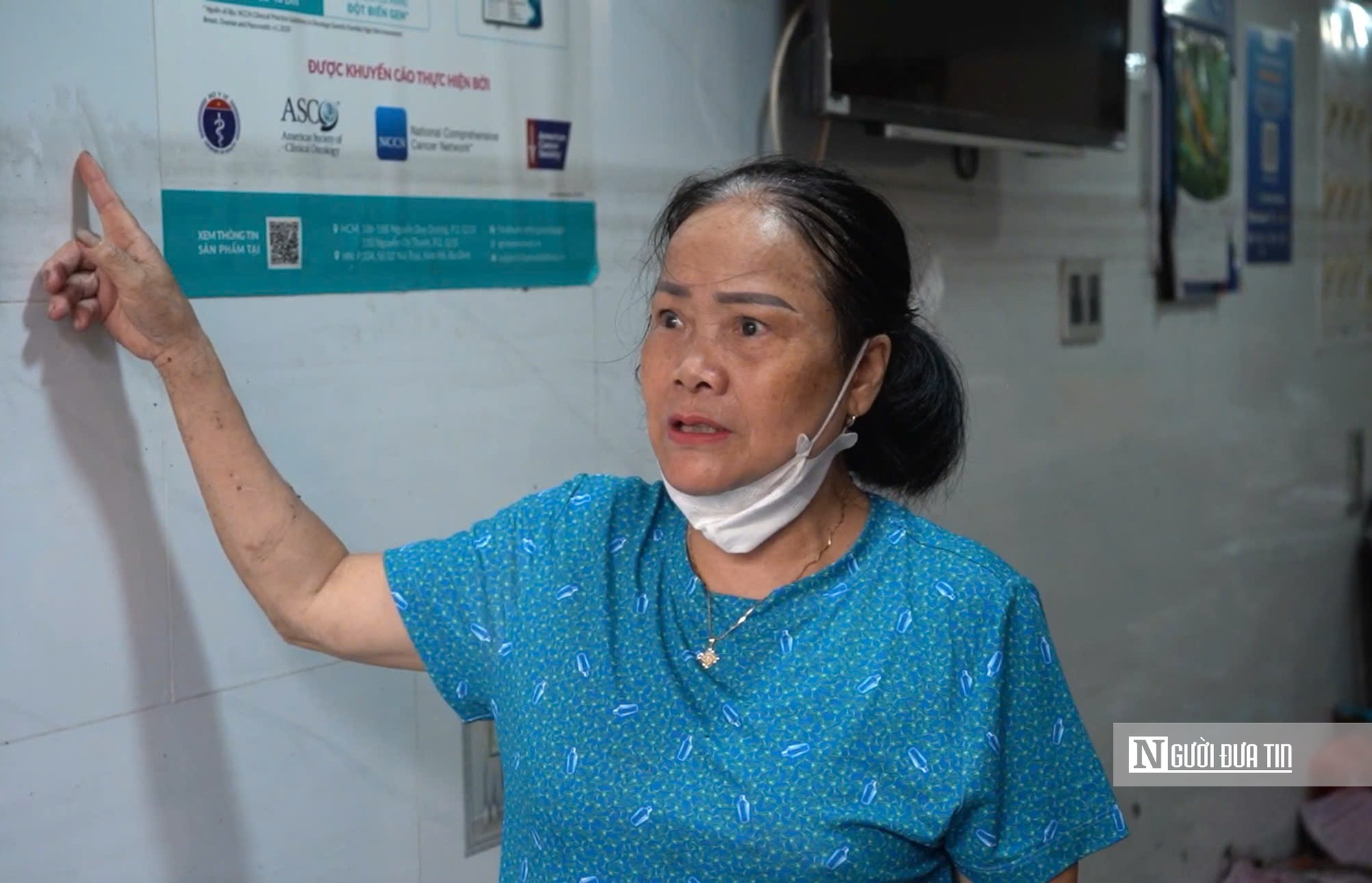 Người dân kể trận mưa khiến nước tràn vào như thác, nhà ngập sâu hơn 1,5m- Ảnh 2.