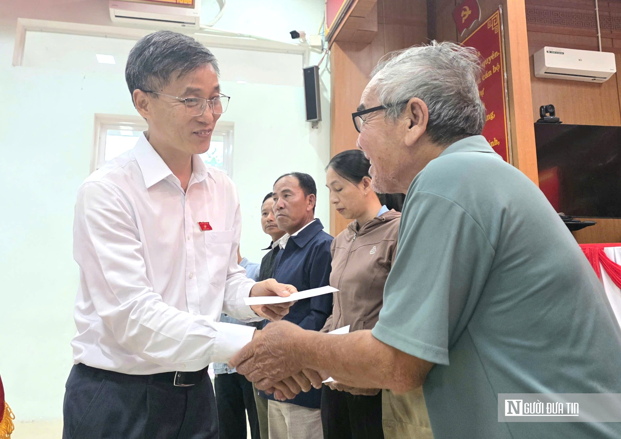 &Ocirc;ng Nguyễn Kh&aacute;nh Ngọc: Tiếp tục lắng nghe, chuyển tải nguyện vọng của cử tri Đ&agrave; Nẵng đến Quốc hội- Ảnh 4.