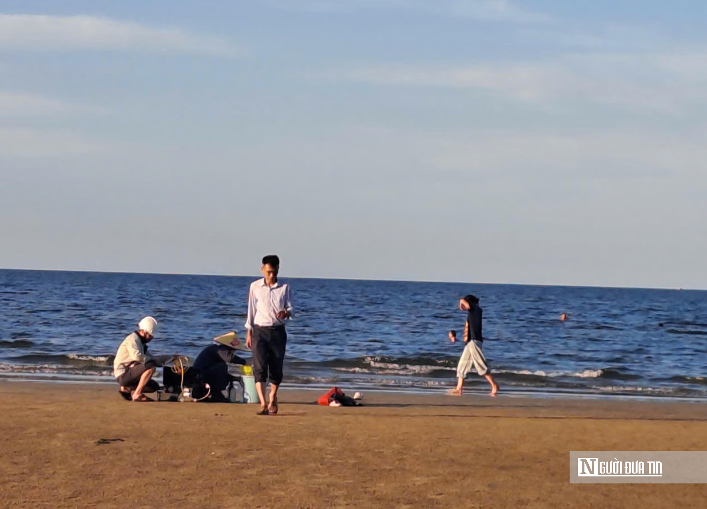 Cá chết rải rác dạt vào bờ biển: Hà Tĩnh thông báo kết quả phân tích mẫu cá- Ảnh 1.