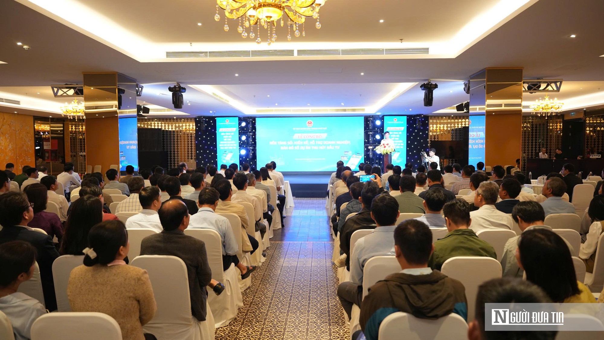 Chủ tịch Tp.Huế: Mọi ý kiến hiến kế của người dân, doanh nghiệp đều phải được trân trọng - Ảnh 1.