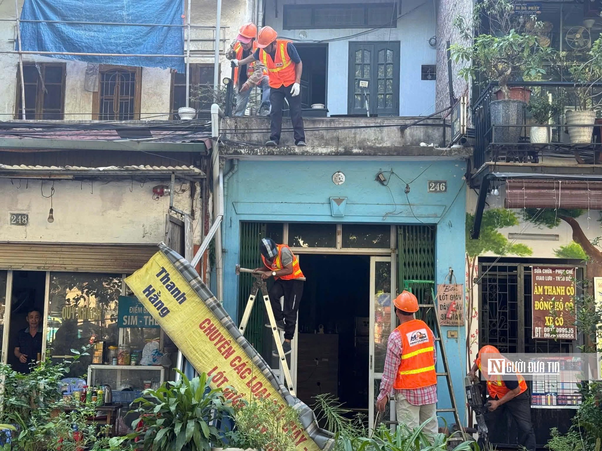 Hà Nội: Người dân hối hả chuyển đồ, tháo dỡ công trình GPMB để mở rộng Quốc lộ 1A- Ảnh 2.