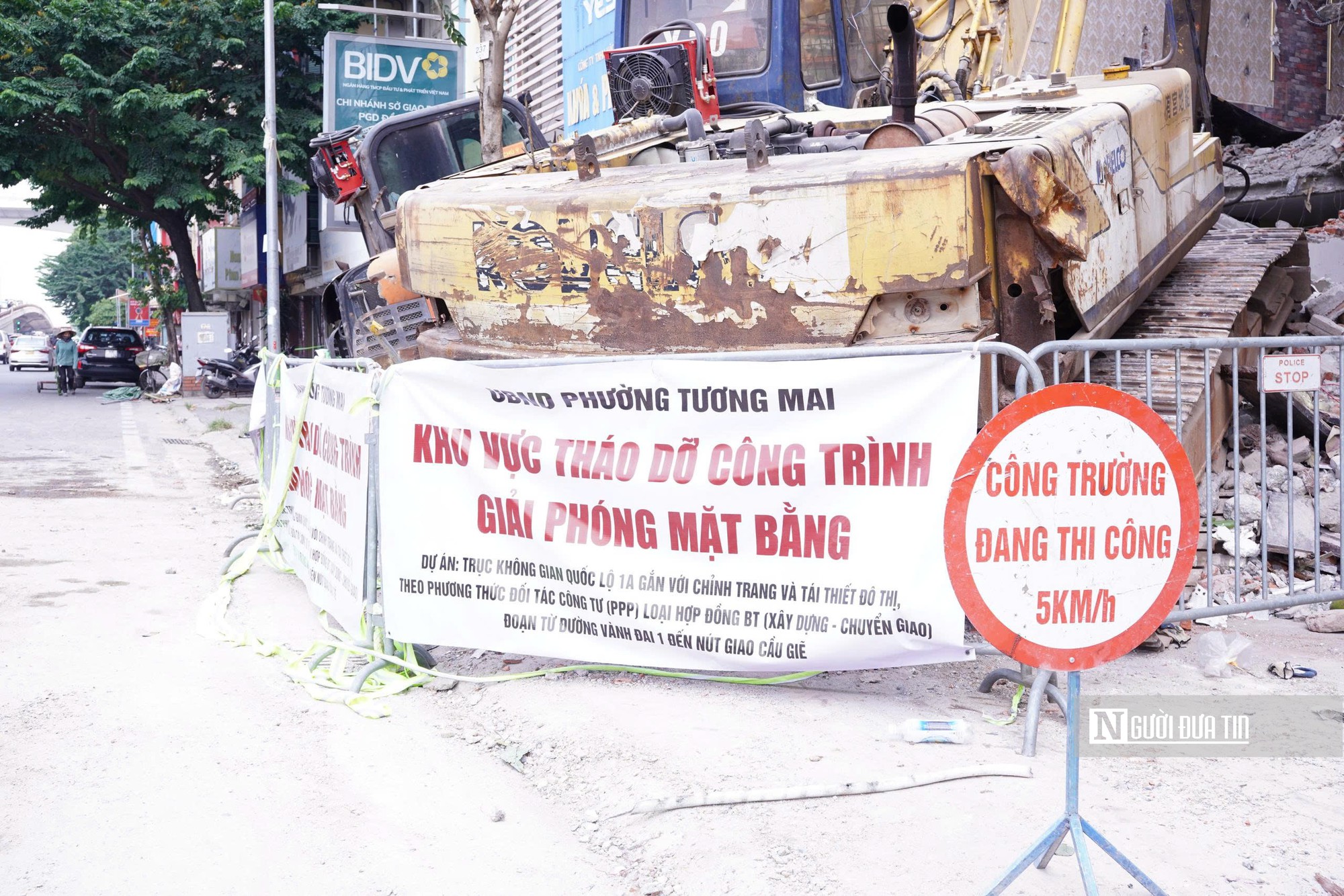 Hà Nội: Người dân hối hả chuyển đồ, tháo dỡ công trình GPMB để mở rộng Quốc lộ 1A- Ảnh 3.