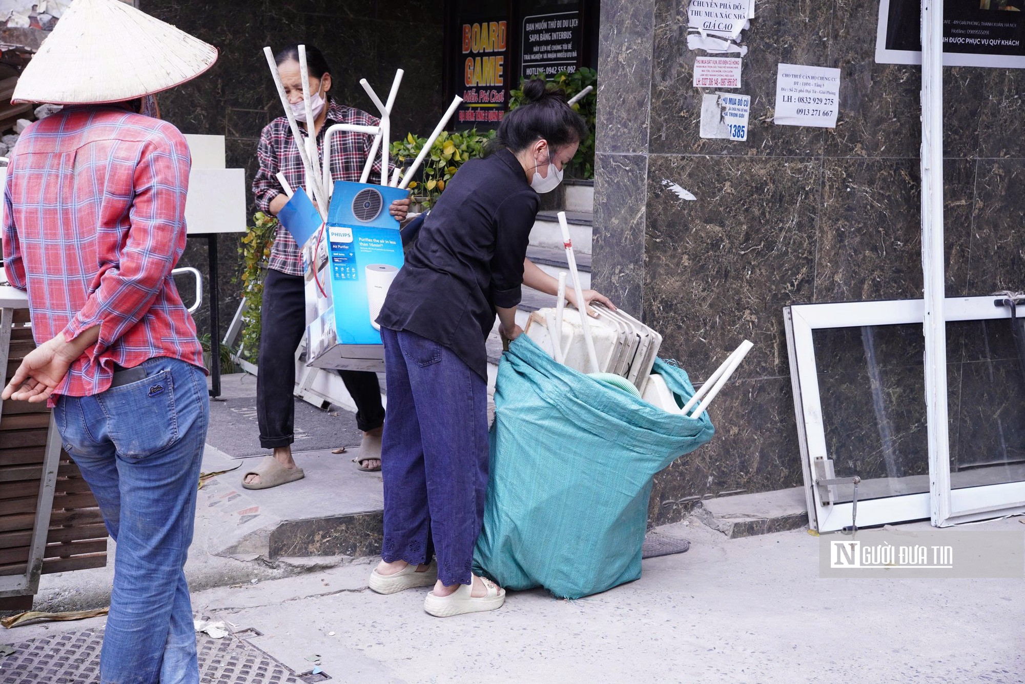 Hà Nội: Người dân hối hả chuyển đồ, tháo dỡ công trình GPMB để mở rộng Quốc lộ 1A- Ảnh 4.