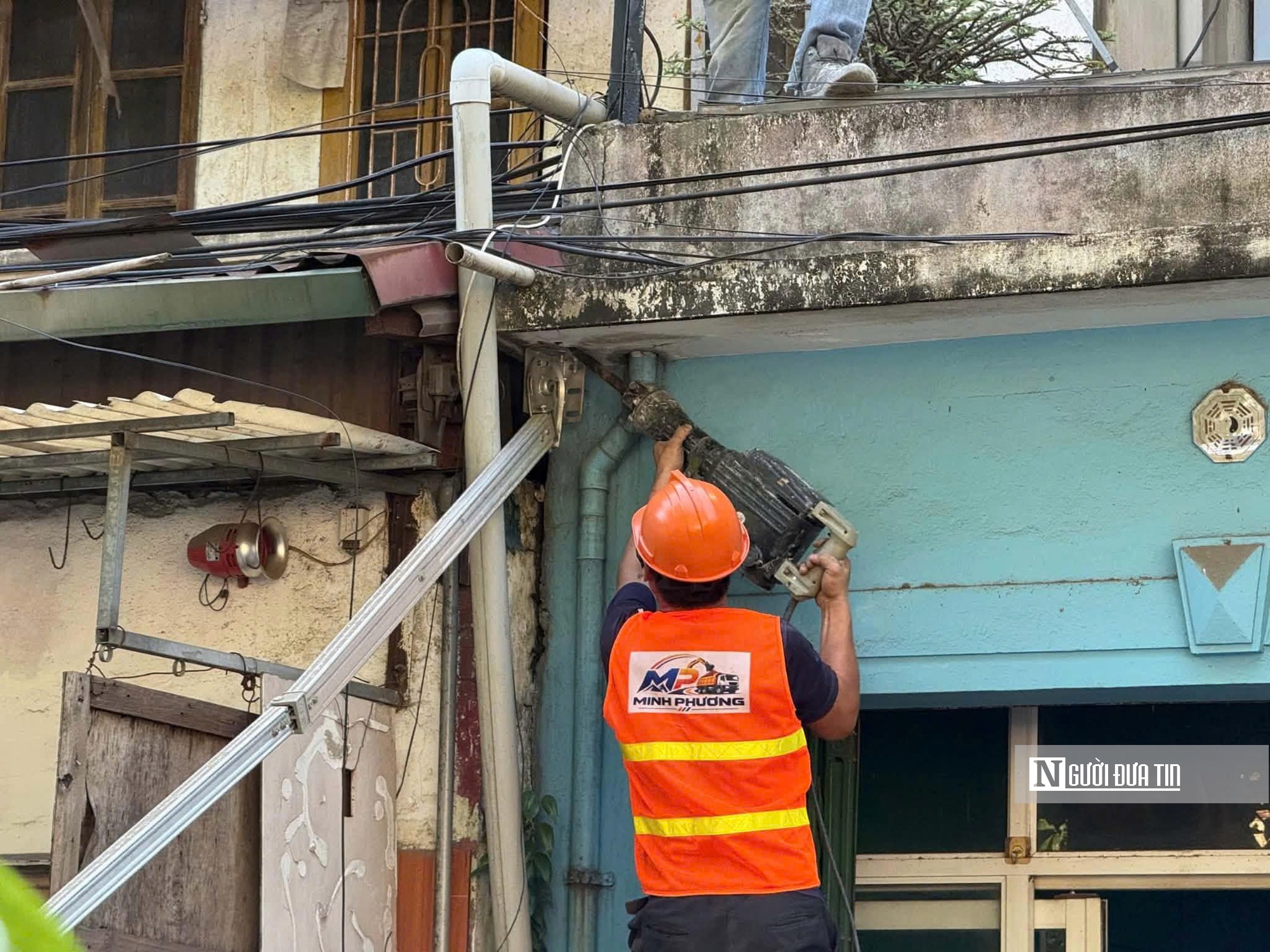 Hà Nội: Người dân hối hả chuyển đồ, tháo dỡ công trình GPMB để mở rộng Quốc lộ 1A- Ảnh 14.