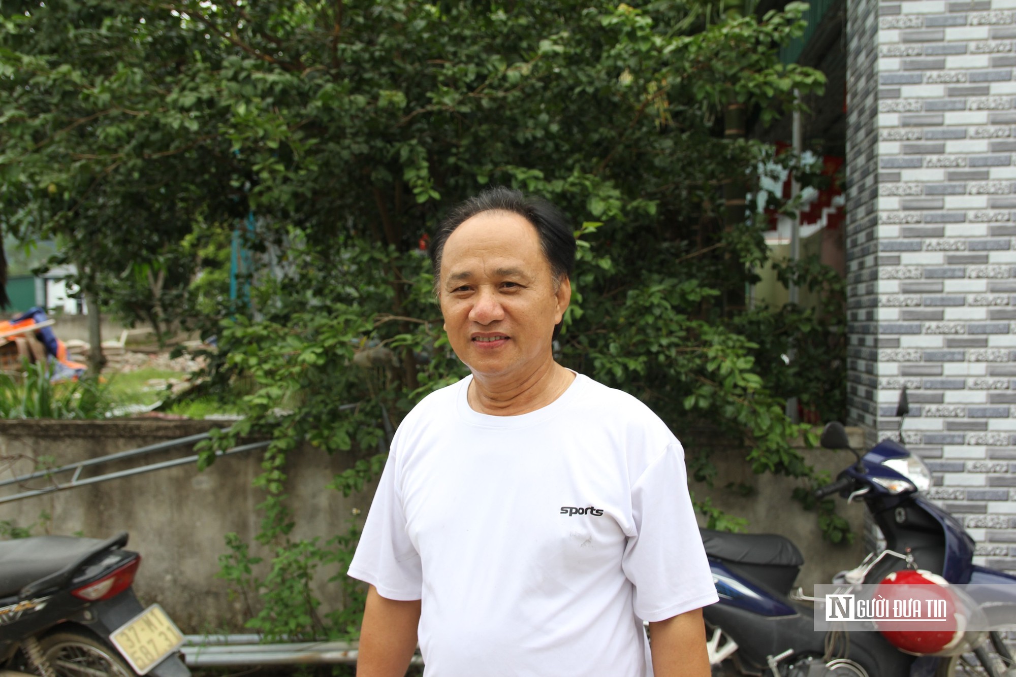 Sức mạnh “hạt nhân” cơ sở - Bài 1: Trưởng thôn “đi từng ngõ, gõ từng nhà” vận động người dân giải phóng mặt bằng - Ảnh 1.