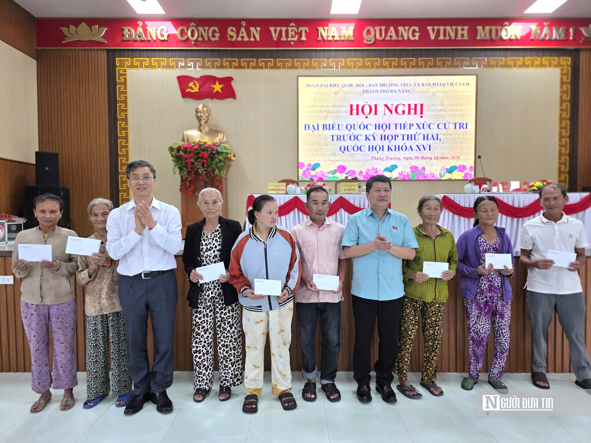 Từ buổi tiếp xúc cử tri, 80 phần quà đến với người dân khó khăn ở Đà Nẵng- Ảnh 4.