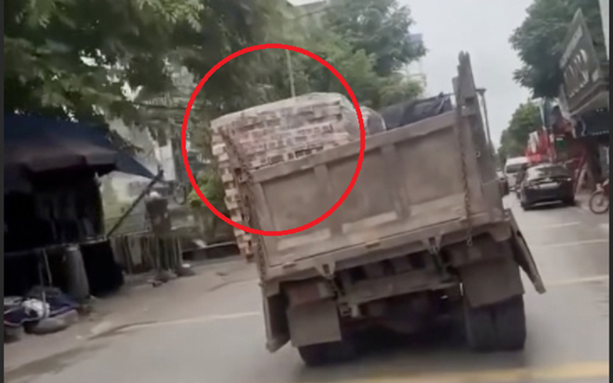 Vượt đường sắt khi đèn đỏ, tài xế bị phạt 19 triệu đồng - Ảnh 2.