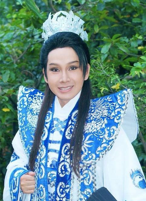 Nam "bảo chứng ph&ograve;ng v&eacute;" tuổi U60 sở hữu khối t&agrave;i sản khủng, sống trong biệt thự 200 tỷ - Ảnh 1.