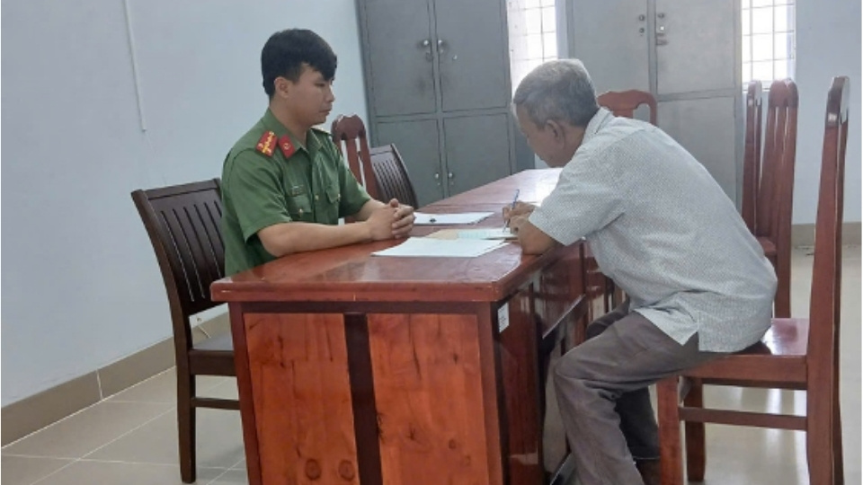 Không khai báo tạm trú cho người nước ngoài, chủ nhà bị xử phạt - Ảnh 1.