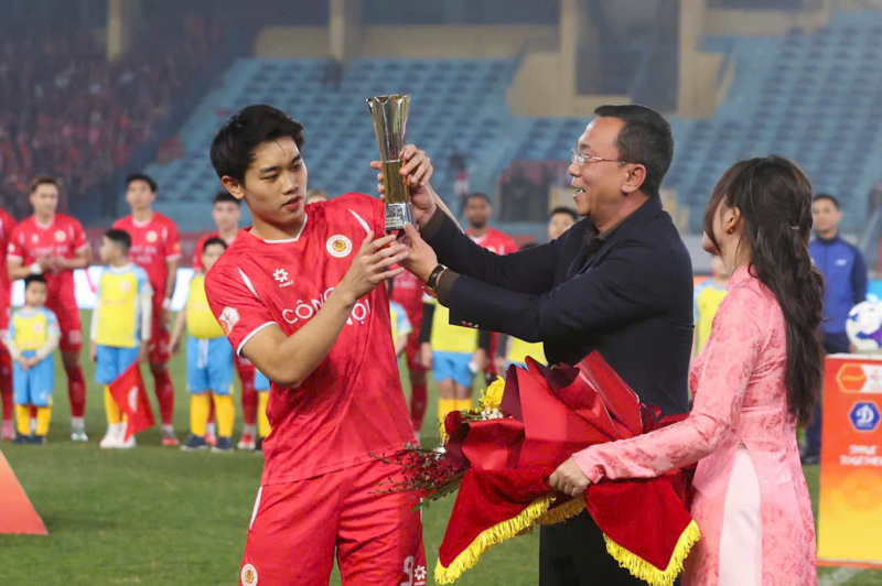 Ngược d&ograve;ng nghẹt thở, CAHN hạ Ninh B&igrave;nh 3-2 gi&agrave;nh ng&ocirc;i đầu V.League- Ảnh 3.