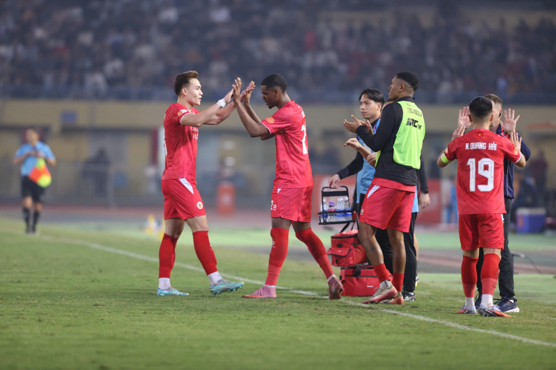 Ngược d&ograve;ng nghẹt thở, CAHN hạ Ninh B&igrave;nh 3-2 gi&agrave;nh ng&ocirc;i đầu V.League- Ảnh 8.