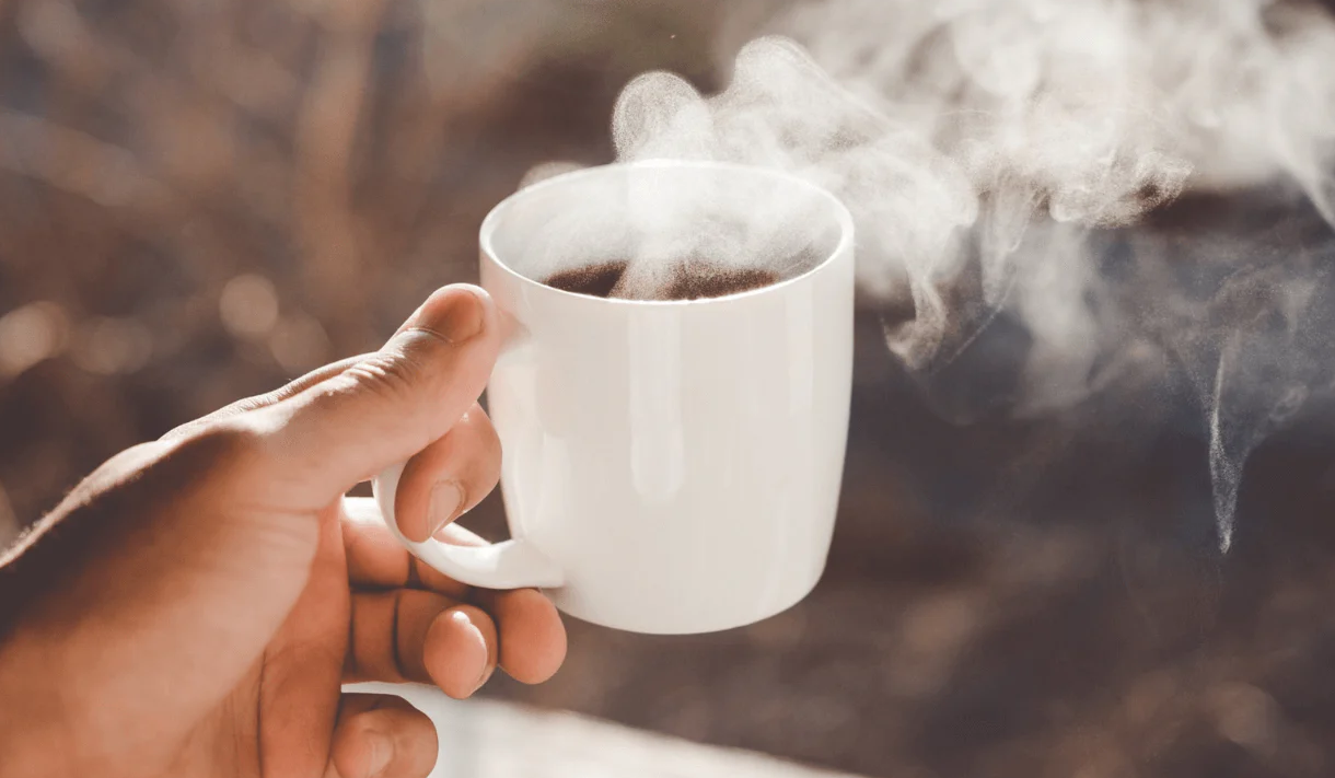 Uống nhiều cà phê vào những ngày rét lạnh, nên hay không?- Ảnh 1. Uống nhiều cà phê vào những ngày rét lạnh, nên hay không?- Ảnh 1.