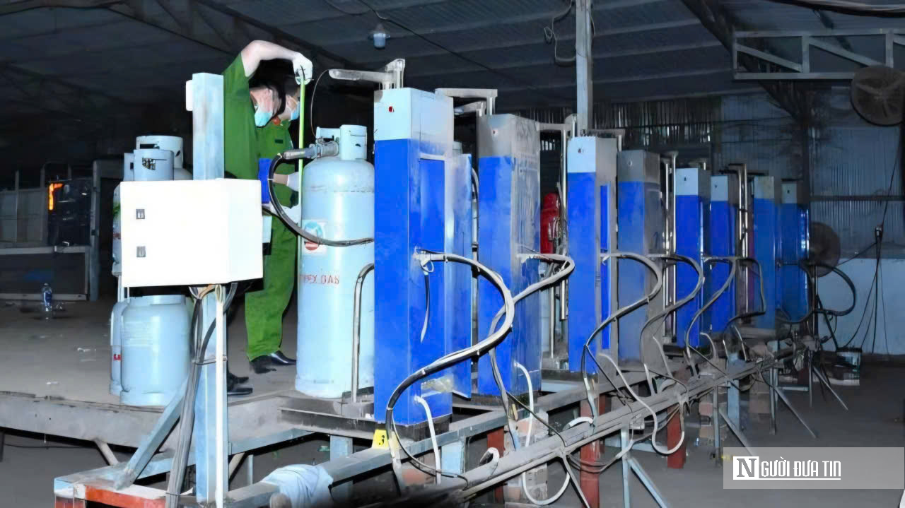 Triệt ph&aacute; đường d&acirc;y sản xuất gas giả quy m&ocirc; lớn tại Đồng Nai: Nguy cơ mất an to&agrave;n từ những b&igrave;nh gas &ldquo;đội lốt&rdquo; h&agrave;ng thật- Ảnh 2.