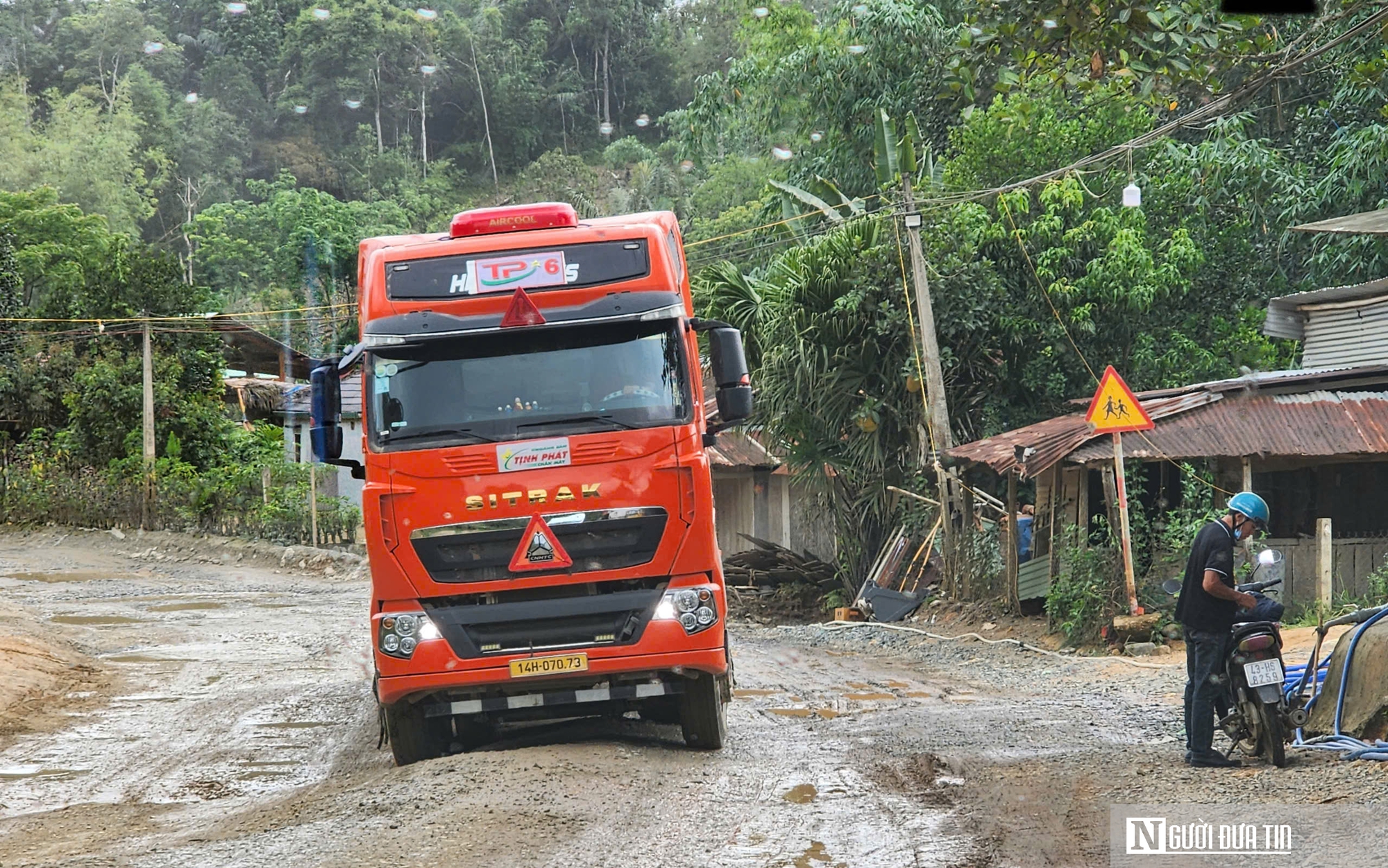 Đà Nẵng: Chạy đua sửa chữa Quốc lộ 14D, nỗ lực đảm bảo lưu thông ngày Tết- Ảnh 12.
