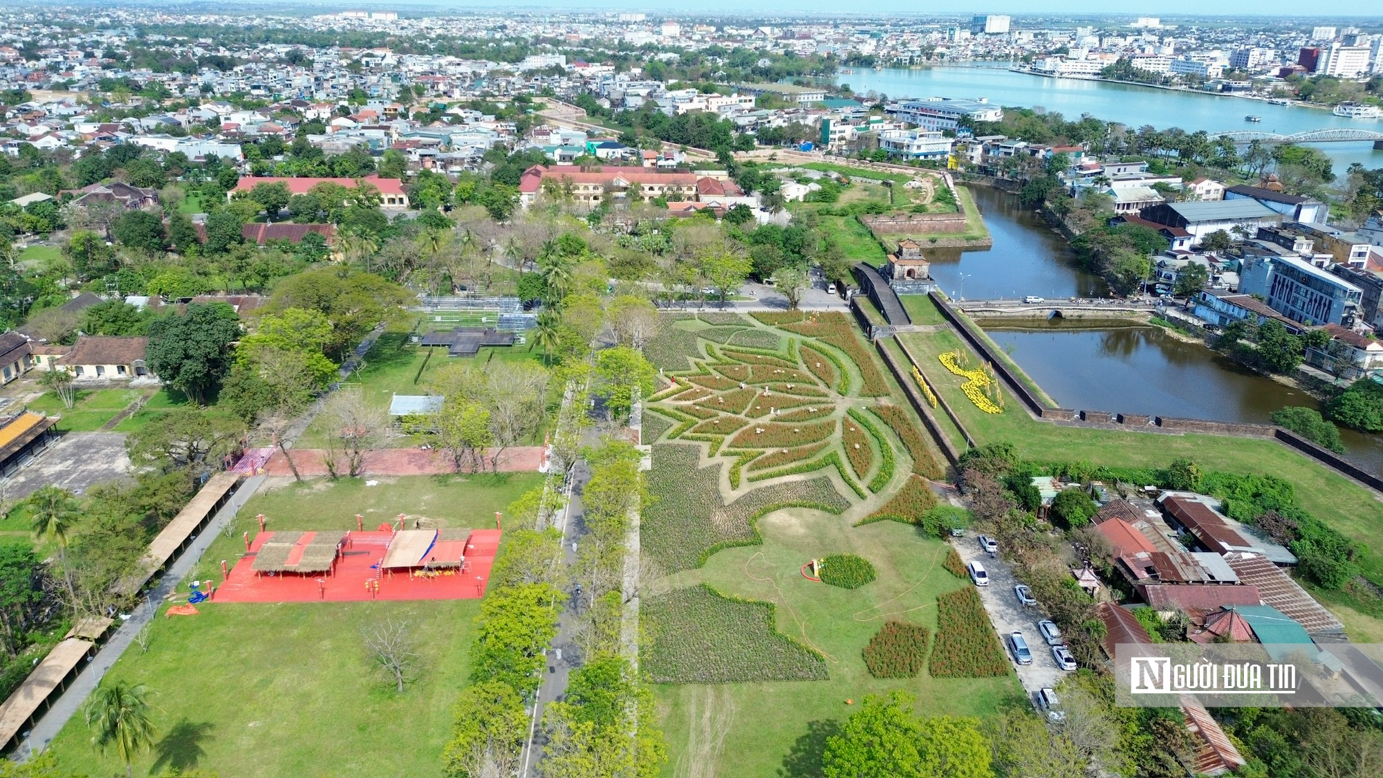 Những điều đặc biệt tạo nên biểu tượng đoá sen khổng lồ chào đón năm mới 2026 ở Huế- Ảnh 1. Những điều đặc biệt tạo nên biểu tượng đoá sen khổng lồ chào đón năm mới 2026 ở Huế- Ảnh 1.