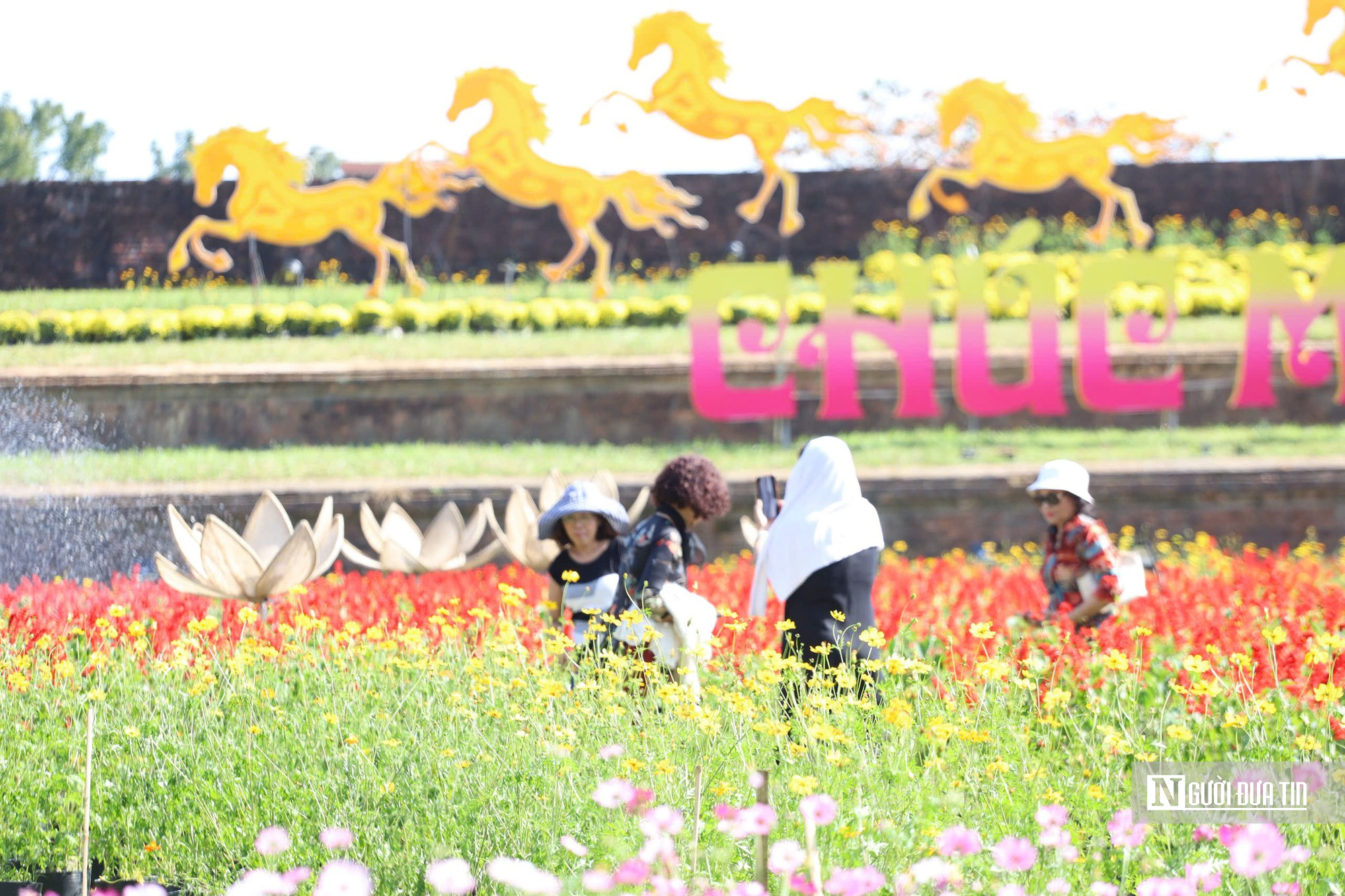 Những điều đặc biệt tạo nên biểu tượng đoá sen khổng lồ chào đón năm mới 2026 ở Huế- Ảnh 5. Những điều đặc biệt tạo nên biểu tượng đoá sen khổng lồ chào đón năm mới 2026 ở Huế- Ảnh 5.