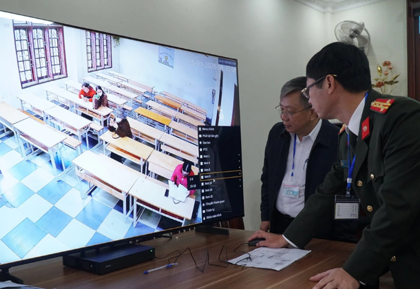 Kỳ thi tuyển dụng giáo viên với hơn 3.200 thí sinh: Xuất hiện thủ khoa đạt 96,5 điểm - Ảnh 2.