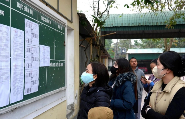 Kỳ thi tuyển dụng giáo viên với hơn 3.200 thí sinh: Xuất hiện thủ khoa đạt 96,5 điểm - Ảnh 1.