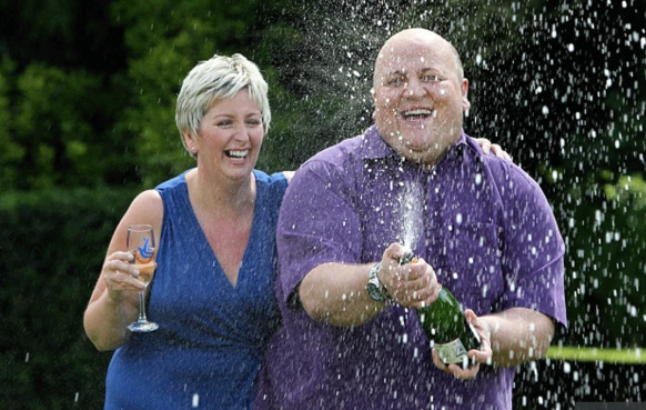 Trúng số độc đắc 4.600 tỷ đồng, vì sao cặp vợ chồng này vẫn không giữ được hạnh phúc?- Ảnh 3.