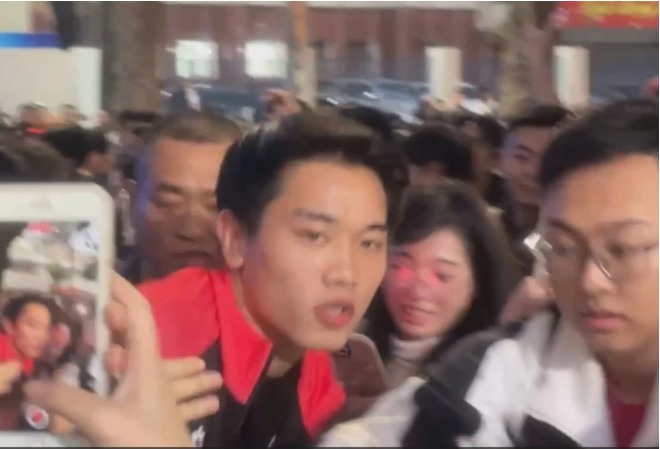 Đình Bắc “nóng” đến mức nào mà biến Hàng Đẫy thành chảo lửa V.League?- Ảnh 2.