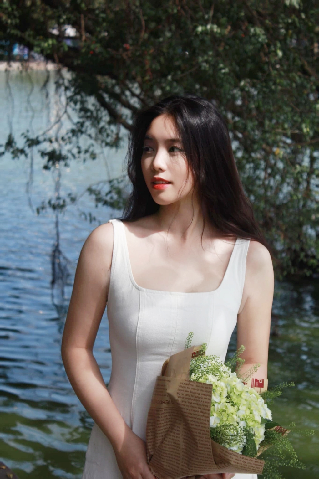 Á hậu cao 1m70 lọt top tìm kiếm vì khoảnh khắc ngồi cạnh Đình Bắc là ai? - Ảnh 9.