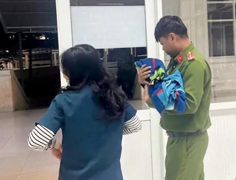 Xung quanh chuyện cháu bé sơ sinh bị bỏ rơi trong vườn cao su ở Gia Lai- Ảnh 1.