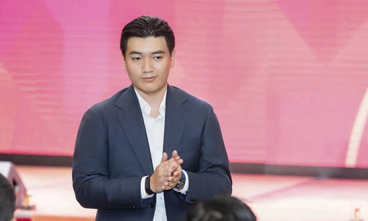 Cha con Bầu Thuỵ nâng sở hữu lên gần 27% tại Chứng khoán LPBank- Ảnh 2. Cha con Bầu Thuỵ nâng sở hữu lên gần 27% tại Chứng khoán LPBank- Ảnh 2.