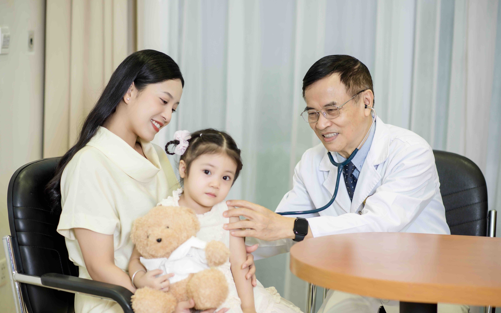 Hành trình từ giảng đường chiến tranh đến chuyên gia Nhi khoa đầu ngành