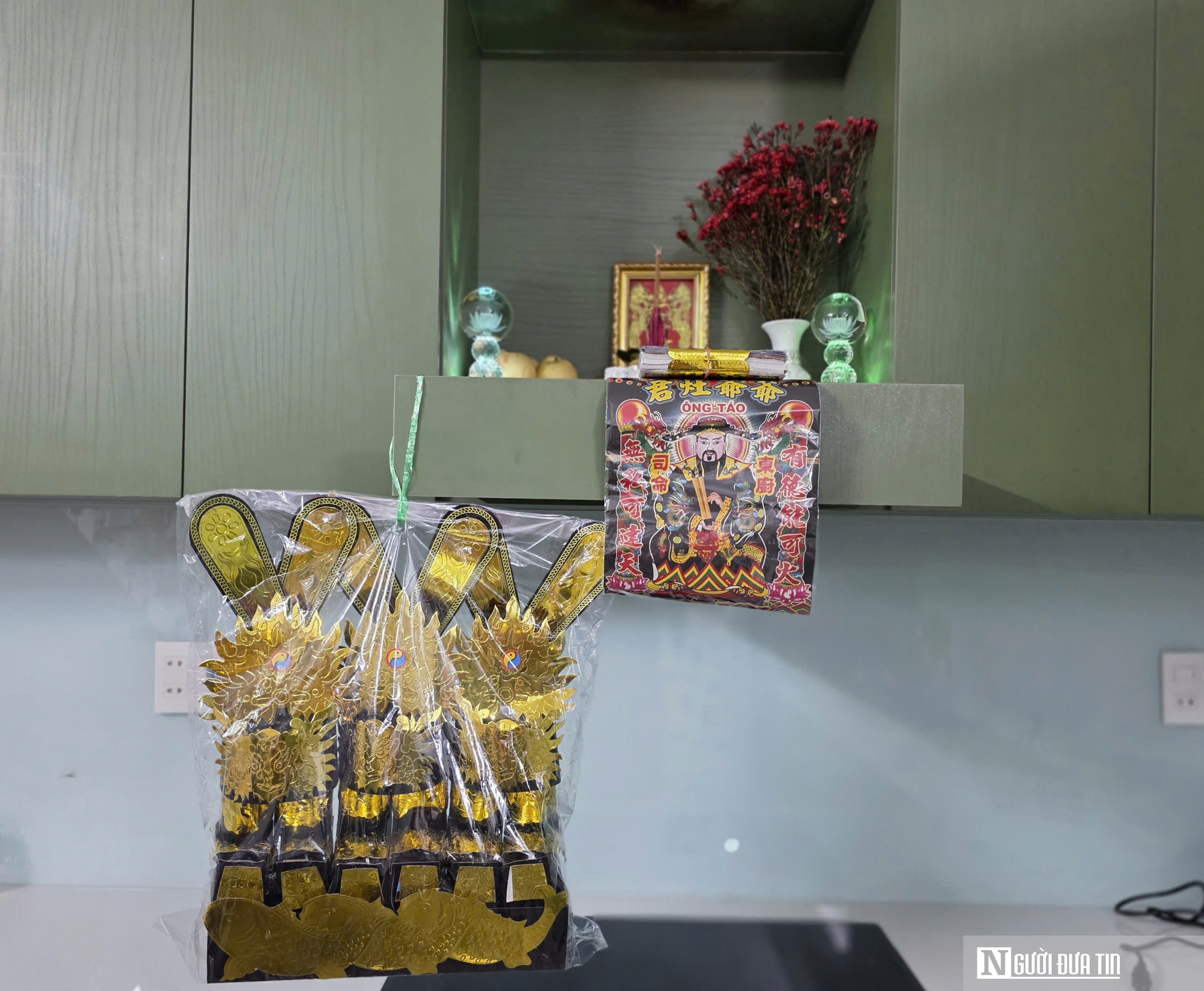 Chợ đồ cúng ông Công ông Táo vào mùa cao điểm, lan tỏa phong tục thả cá chép- Ảnh 9.