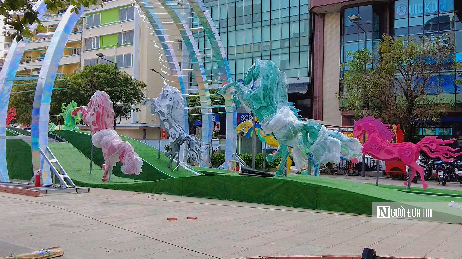 Gấp rút hoàn thành tiến độ đường hoa Nguyễn Huệ 2026- Ảnh 9.