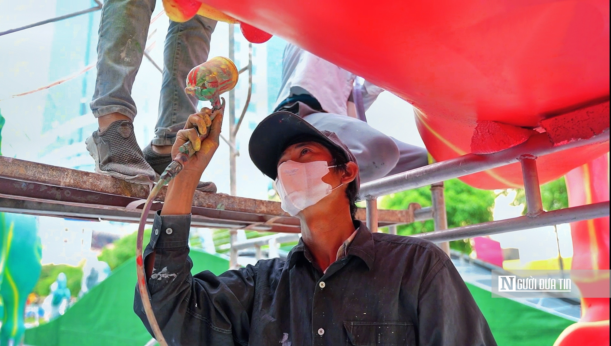 Gấp rút hoàn thành tiến độ đường hoa Nguyễn Huệ 2026- Ảnh 12.