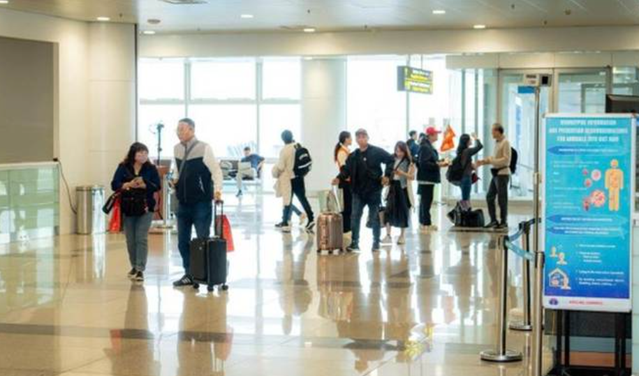 Siết chặt kiểm soát y tế tại sân bay trước nguy cơ dịch virus Nipah - Ảnh 1.