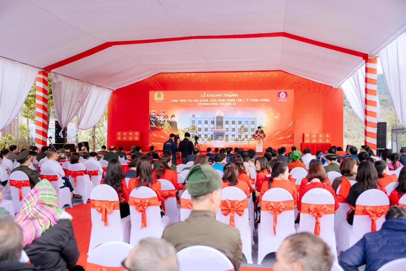 Trung tâm Y tế Tương Dương khánh thành tòa nhà khám chữa bệnh mới, nhận ngay gói tài trợ “khủng” của Sun Group - Ảnh 3.