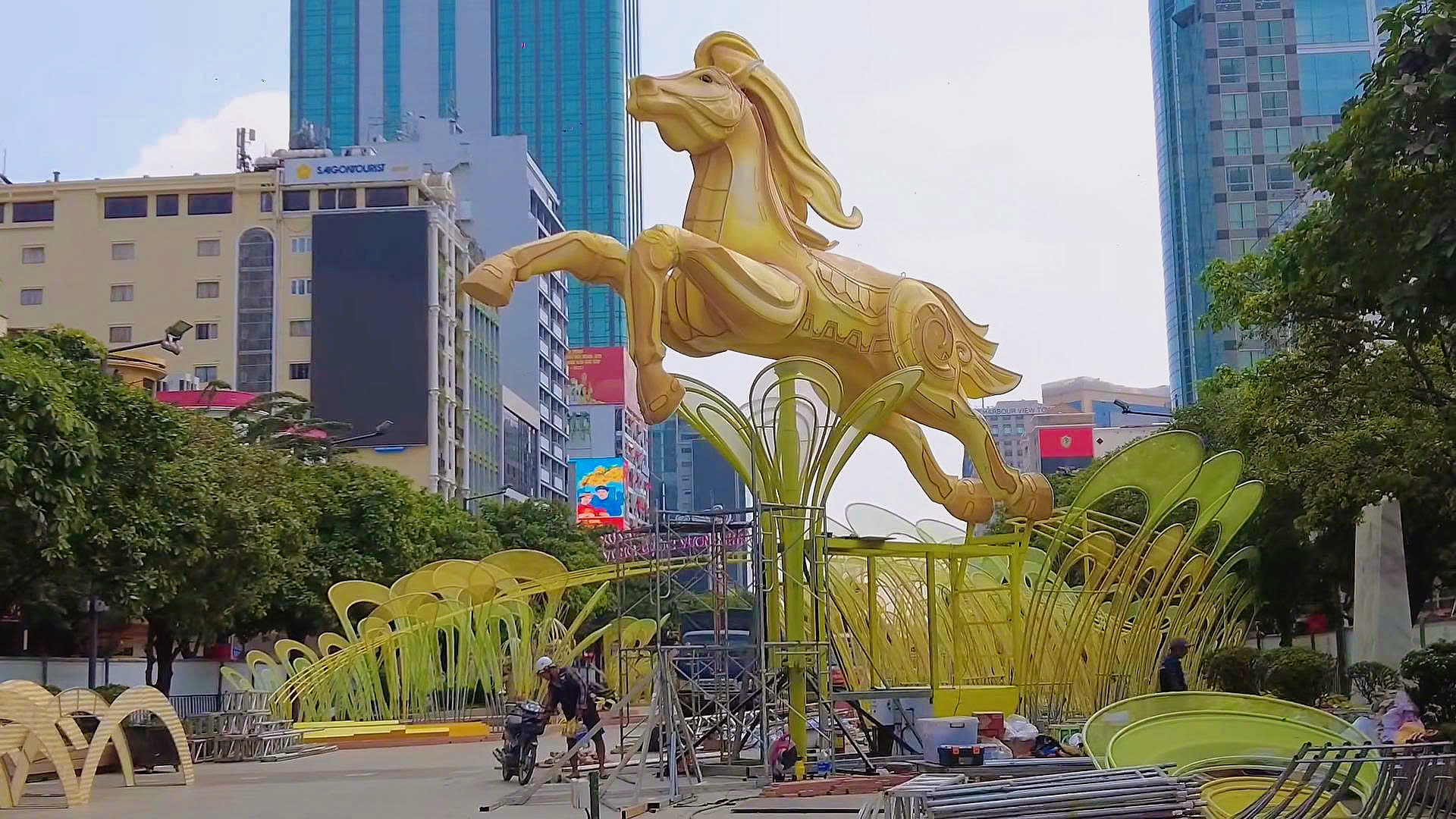 Gấp rút hoàn thành tiến độ đường hoa Nguyễn Huệ 2026- Ảnh 4.