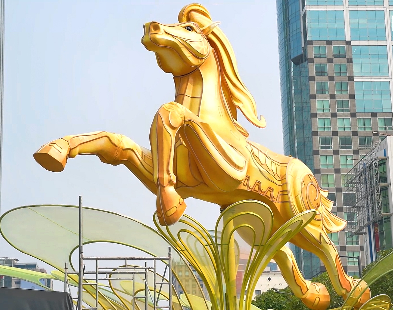 Gấp rút hoàn thành tiến độ đường hoa Nguyễn Huệ 2026- Ảnh 6.