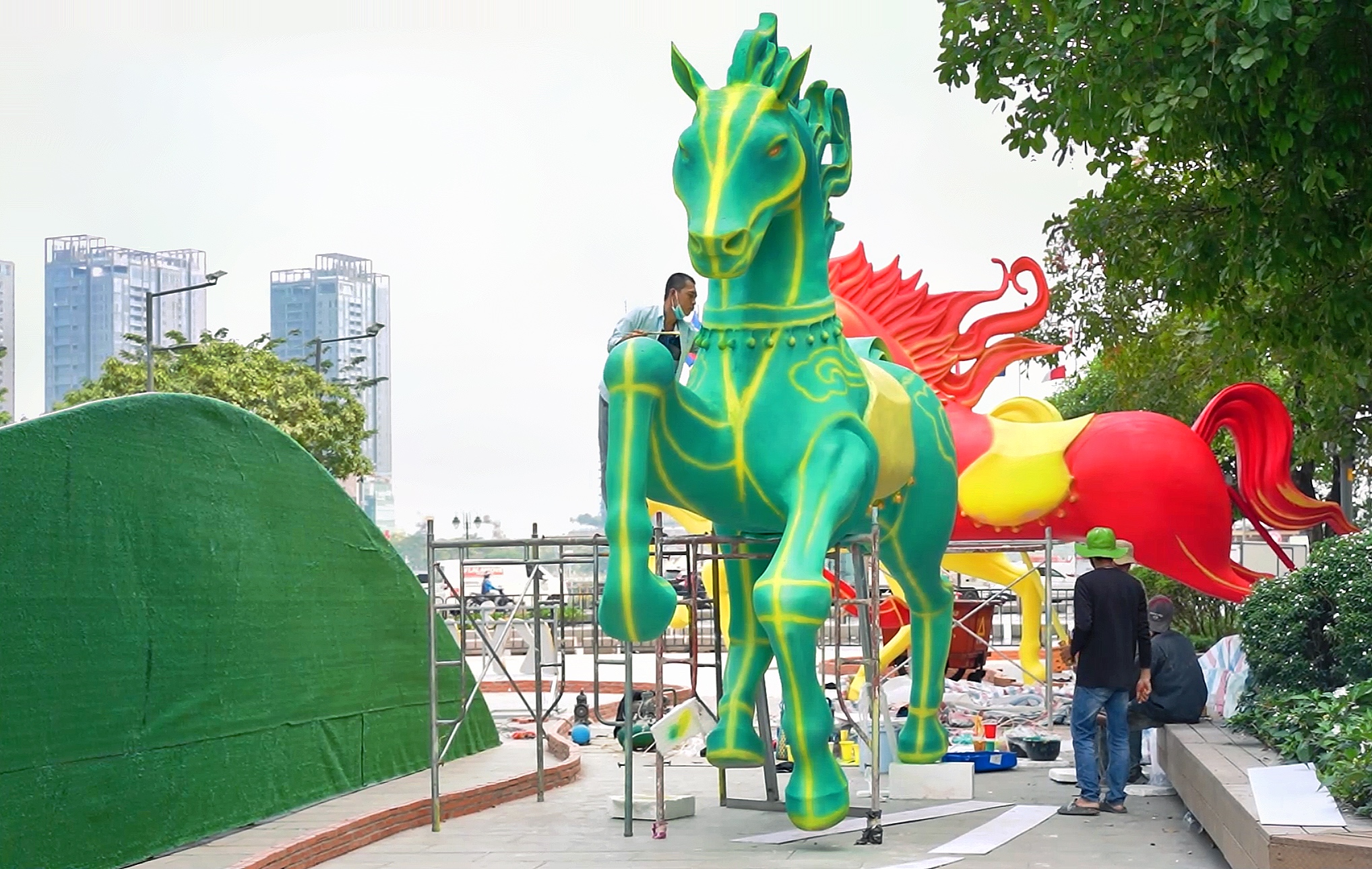 Gấp rút hoàn thành tiến độ đường hoa Nguyễn Huệ 2026- Ảnh 7.