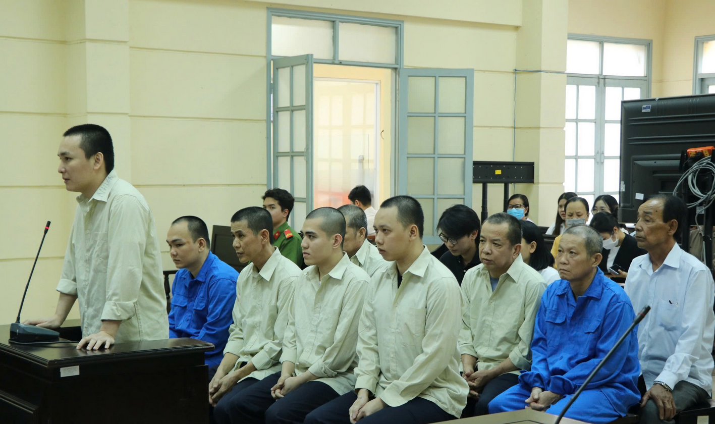 Nhóm người mang quan tài diễu phố trước chợ Bến Thành lãnh án- Ảnh 1.