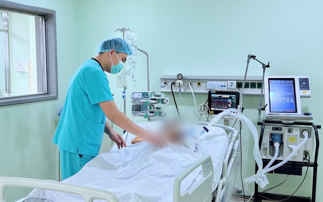 Thanh niên 20 tuổi hôn mê sâu, suy hô hấp cấp do sử dụng thuốc lá điện tử