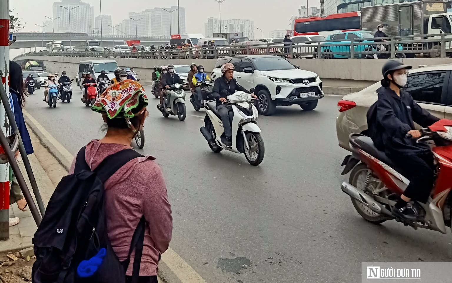 Tết Xa Nhà: Gánh Nặng Tài Chính Khiến Lao Động Xa Quê Ngại Về Đoàn Viên